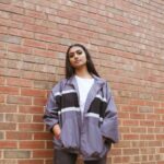 Ashnaa Sasikaran Instagram - EPISODE SEVEN 🎶 | Ashnaa is a British-Tamil singer who is strongly influenced by her background in Carnatic music. She is an upcoming independent artiste who enjoys collaborating and composing unique sounds with artistes from around the world. She started sharing her music through social media in 2019 and has gone onto perform on many stages around the world. In 2021, she collaborated with the virtuoso Sarod player Soumik Datta and a diverse community of musicians, dancers and artistes. This year, Ashnaa will be touring the UK in a musical production by ‘Opera North’ alongside artistes from both Western and South Asian traditions. Ashnaa is currently working on releasing her first EP that explores the genres of R&B, Funk, Carnatic and Jazz. For jamspot, Ashnaa appears as the penultimate episode of the series. She is joined by Sathvika Krishnan on the Keyboard and Ramanan Nathan on the Violin. Stay tuned for jamspot episode seven! 🎬 📸: @visualsbythanu #jamspot #music #vocal #tamil #musicvideo #series #cover #ashnaa London, United Kingdom