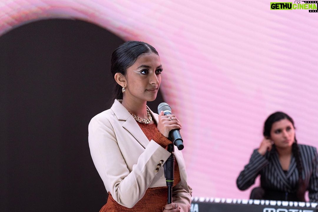 Ashnaa Sasikaran Instagram - Here’s some photos from jamspot episode seven! 📸 If you haven’t already, make sure you check out the full episode on YouTube and other major platforms! | Link in Bio 🎶🎬 📷: @achuckr Vocals: Ashnaa (@ashnaa_ns) Keyboard: Sathvika Krishnan(@saf.ssk) Violin: Ramanan Nathan (@ramanan98) follow/subscribe to @jamspot.co on all platforms to keep up with the latest music releases 🎶 and interviews with the artistes 👫🏾 London, United Kingdom