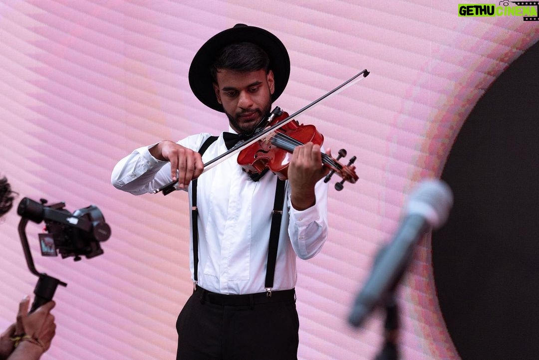 Ashnaa Sasikaran Instagram - Here’s some photos from jamspot episode seven! 📸 If you haven’t already, make sure you check out the full episode on YouTube and other major platforms! | Link in Bio 🎶🎬 📷: @achuckr Vocals: Ashnaa (@ashnaa_ns) Keyboard: Sathvika Krishnan(@saf.ssk) Violin: Ramanan Nathan (@ramanan98) follow/subscribe to @jamspot.co on all platforms to keep up with the latest music releases 🎶 and interviews with the artistes 👫🏾 London, United Kingdom