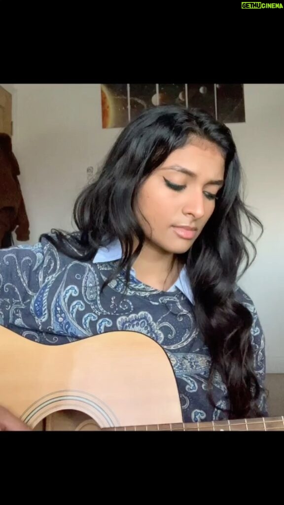 Ashnaa Sasikaran Instagram - Thendrale - by @arrahman @unnikrishnan_p.official @singer_mano #dominiquecerejo . Quickk cover of this beautiful melody, please let me know what you think as always!🙏🏾 have some exciting projects on the way very soon! :) hope you’re all well❤️ #thendrale #arrahman #unnikrishnan #tamil #acousticguitar #cover #tamilcover #music #reels #fyp #foryou #tamilsong #singer