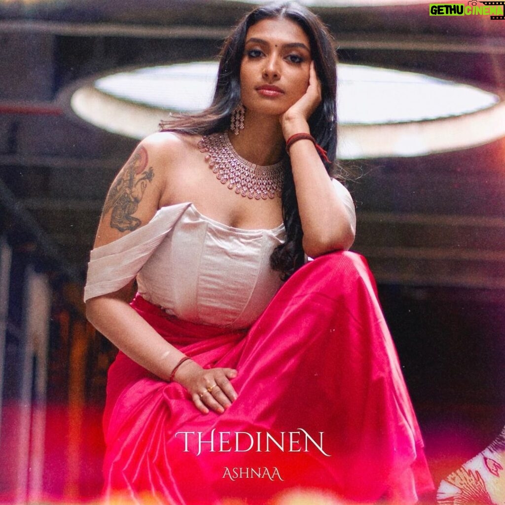 Ashnaa Sasikaran Instagram - THEDINEN IS OUT ON ALL PLATFORMS!!!💜💜💜 Please have listen, add it to your playlists, share it with family and friends if you liked it, and please let me know your thoughts!!🫶🏽 Production/mixing - @selojan_s Lyrics - @rasmiiram Hair/makeup/saree pleating - @rakshana_mua Photography - @giant_reach_media