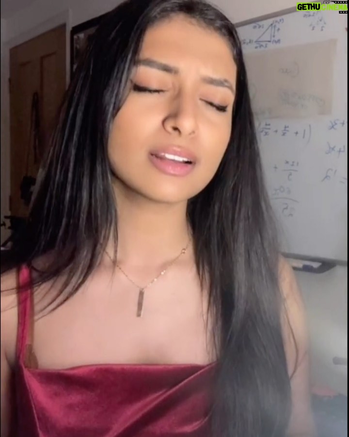 Ashnaa Sasikaran Instagram - Andha Arabic Kadaloram X Ek Ho Gaye Hum Aur Tum - by @arrahman @sureshpetersmusic . This was inspired by @bennydayalofficial ‘s spectacular version. The instrumentation was quite a challengeeee for me to do😅but was very fun to try!! Hope you enjoy and feel free to correct pronounciation too!❤️xx