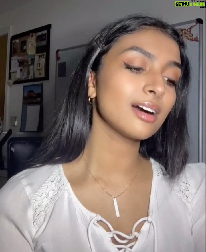 Ashnaa Sasikaran Instagram - Thendral Vanthu Theendumbothu - by Ilayaraja and S.Janaki ✨. I think this has to be my absolute favourite song at the moment🥺 hope you enjoy my take on this and please let me know what you think🥰have a great evening :) xx