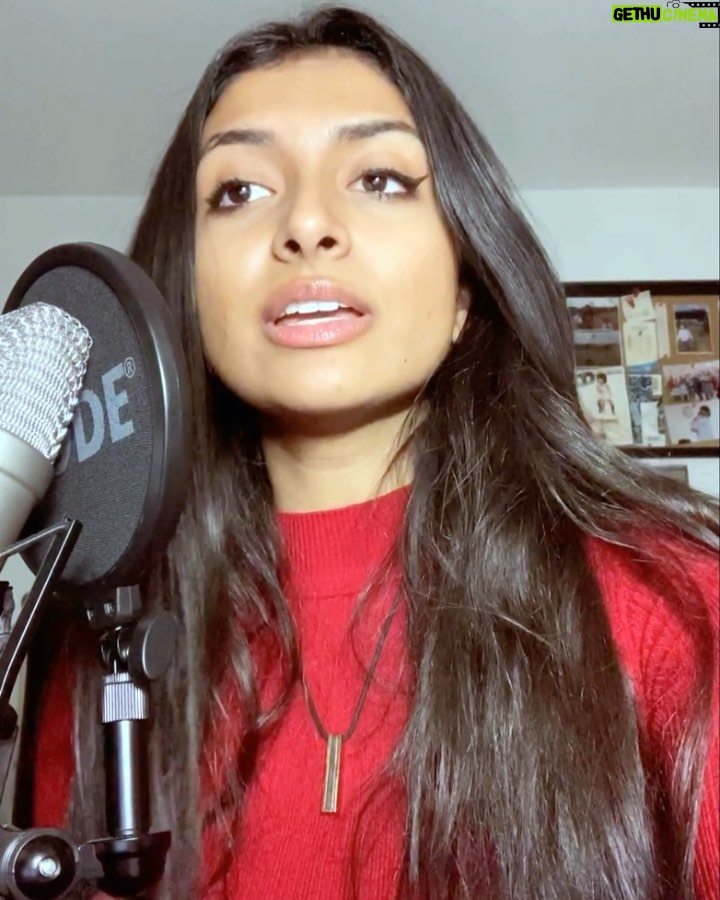 Ashnaa Sasikaran Instagram - Chinnathai Aval - by Ilaiyaraaja and S.Janaki. I hope you enjoy and please do let me know your thoughts!🧡 Mixing: @sahisiva_official 🙏🏽✨