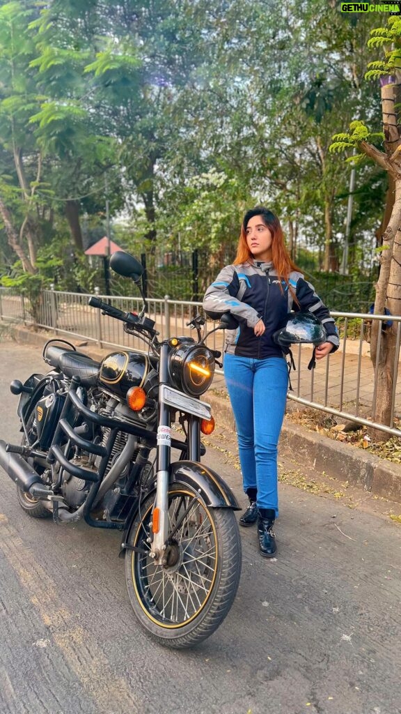 Ashnoor Kaur Instagram - Dad’s girl? Dad’s girl. . . . #bikerider #GangGang #gotitfrommydad