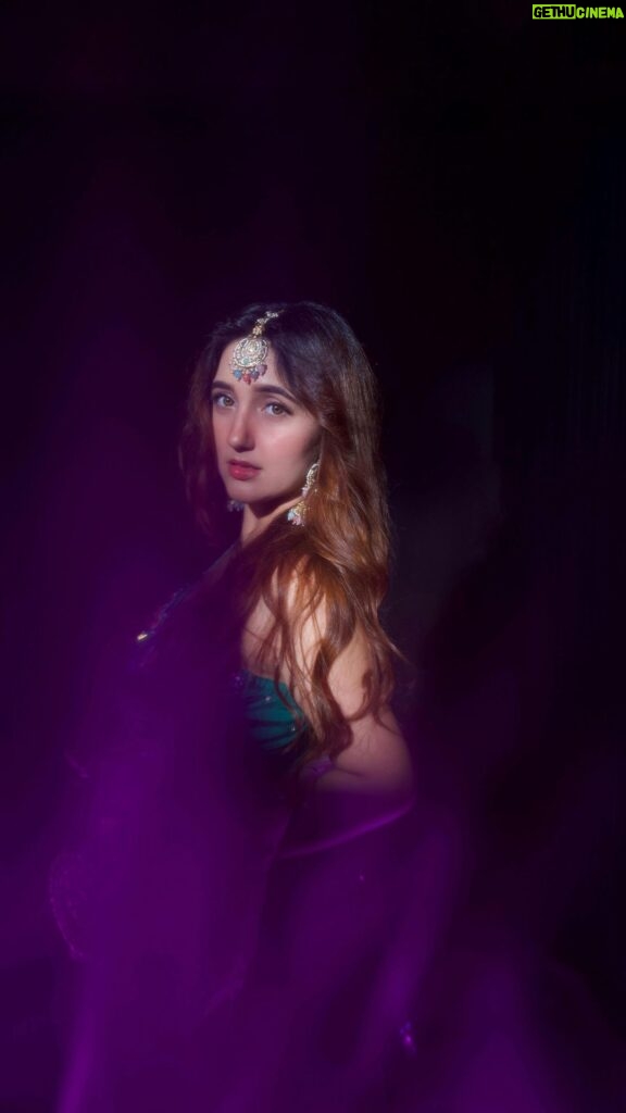 Ashnoor Kaur Instagram - Bairiyaa re🪷🤍✨ #ethnic #bairiyaare #transition Wearing @the_adhya_designer @style.gramm_