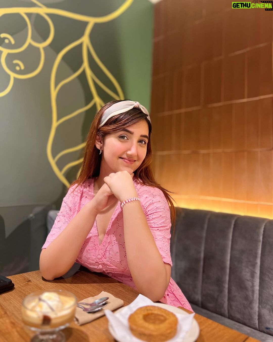 Ashnoor Kaur Instagram - Pink haze, pretty daysπ
π»ππΈπ©°