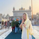 Ashnoor Kaur Instagram - Blessed start to 2024🤍 Sachkhand Shri Hazur Sahib Nanded