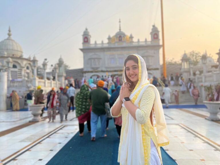 Ashnoor Kaur Instagram - Blessed start to 2024🤍 Sachkhand Shri Hazur Sahib Nanded