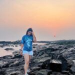 Ashnoor Kaur Instagram - Enter the new year by leaving the unnecessary things behind✨🤌🏻