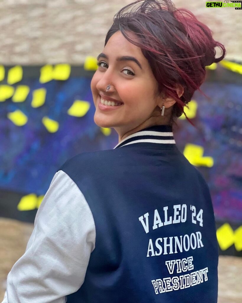 Ashnoor Kaur Instagram - These 2 days in college have been magical- a core memory!!!🤍 ‘Valeo’- To be well… And it indeed was so overwhelming to see our creation, our thought come to life… The wellness cell organised it’s first flagship event and I’m glad I was trusted to carry the responsibility of being the VP, because it made my last year of college even more special… With the mad helter-skelters, internal disagreements, early mornings and hell alot of things, I took away some crucial life lessons, amazing friends & many many memories🫶🏻 With this I was even more confident about making the right decision of taking a lil break from my career to enjoy my college life, no regrets!!!🙌🏻 Always gonna hold these memories close to my heart… Here’s the VP for 2023-24, signing off✨ At College