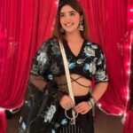 Ashnoor Kaur Instagram - Jhumkas are jhumkaing👀🪷🪞 . . Happy gurpurab!!