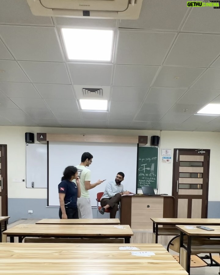 Ashnoor Kaur Instagram - Jan camera crumbs📹🤍 #MonthlyRecap Lotsa college events, concerts, breaking frames, gopi ben, visiting school after 3 full years, and many many memories✨