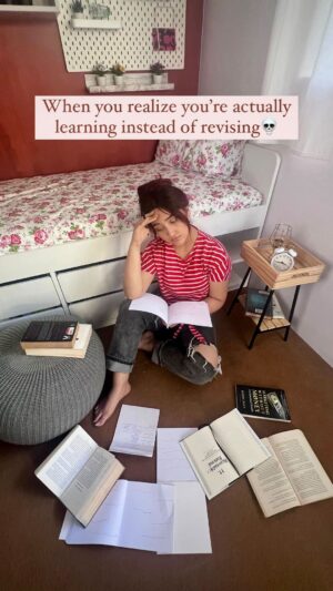 Ashnoor Kaur Instagram - hello exam season approaching😃