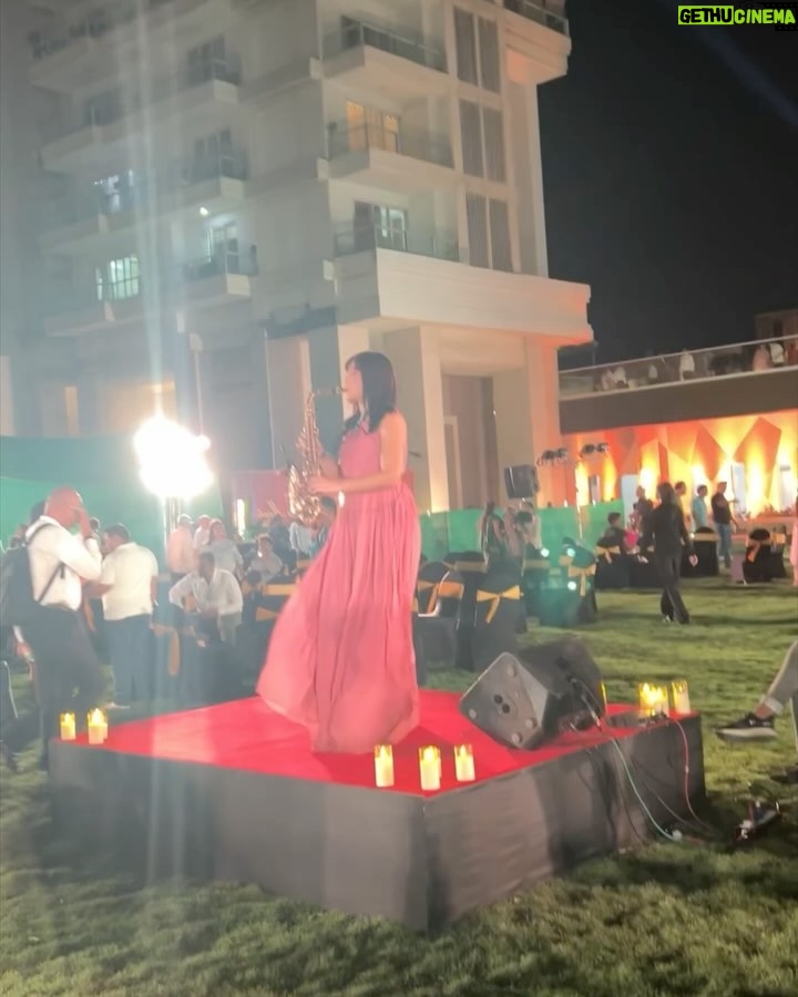 Ashnoor Kaur Instagram - Jan camera crumbs📹🤍 #MonthlyRecap Lotsa college events, concerts, breaking frames, gopi ben, visiting school after 3 full years, and many many memories✨