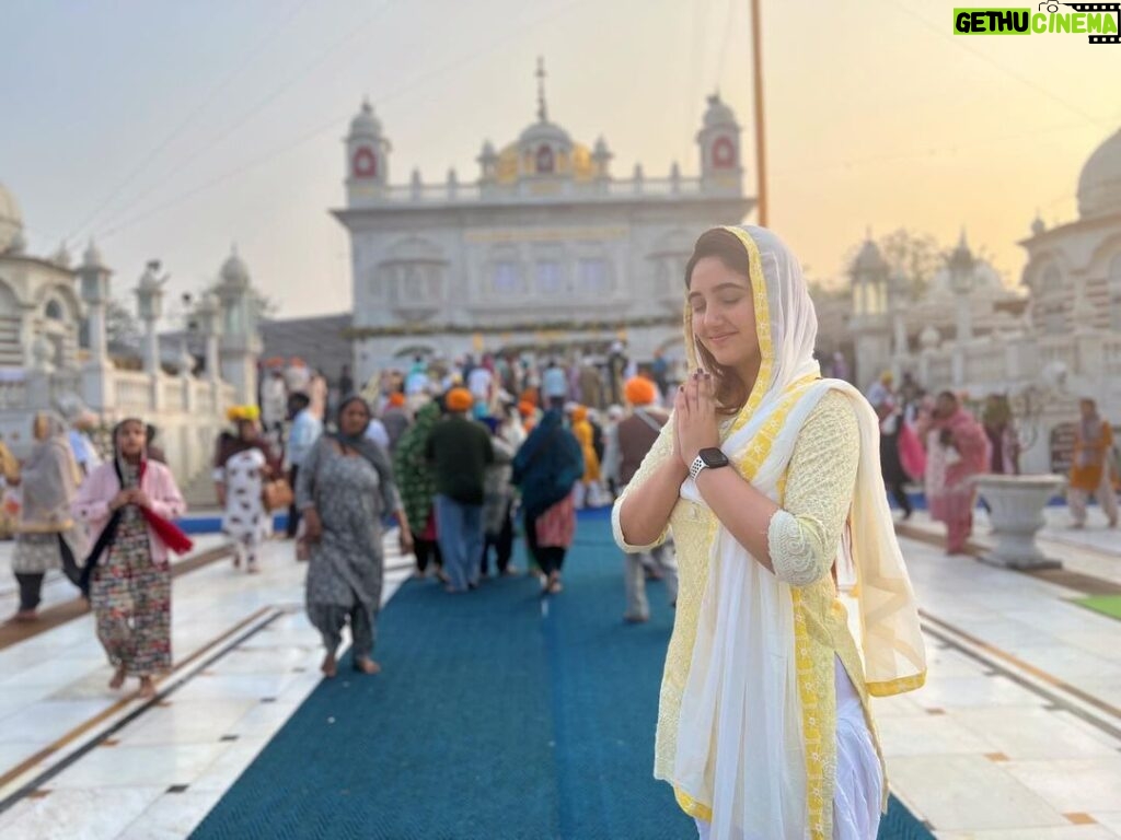 Ashnoor Kaur Instagram - Blessed start to 2024🤍 Sachkhand Shri Hazur Sahib Nanded