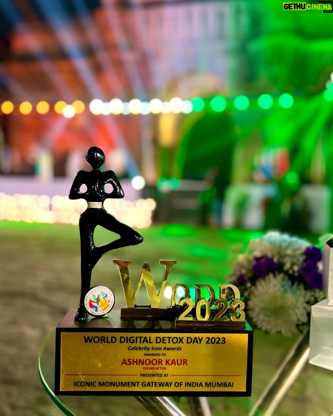 Ashnoor Kaur Instagram - Grateful to receive this honor by the 🇮🇳Cultural Ministry- ‘Young Actor 2023’🤍🙏🏻 Year ending on a great note…! . . . #ashnoorstylediaries #whatiwore Wearing @the_adhya_designer Gateway of India