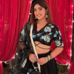 Ashnoor Kaur Instagram - Jhumkas are jhumkaing👀🪷🪞 . . Happy gurpurab!!