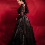 Ashnoor Kaur Instagram - Less bitter, more glitter🖤🌌 . . . #ashnoorstylediaries #whatiwore 👗 @shivaliahmedabad 💎@cherryblossom.designs 🧣 @littlepuffsofhappiness @styleitupwithraavi 📸 @potraitdeewana 💁🏻‍♀️ @flawlesshair_by_sharmila 💄 @jyotijainmakeovers
