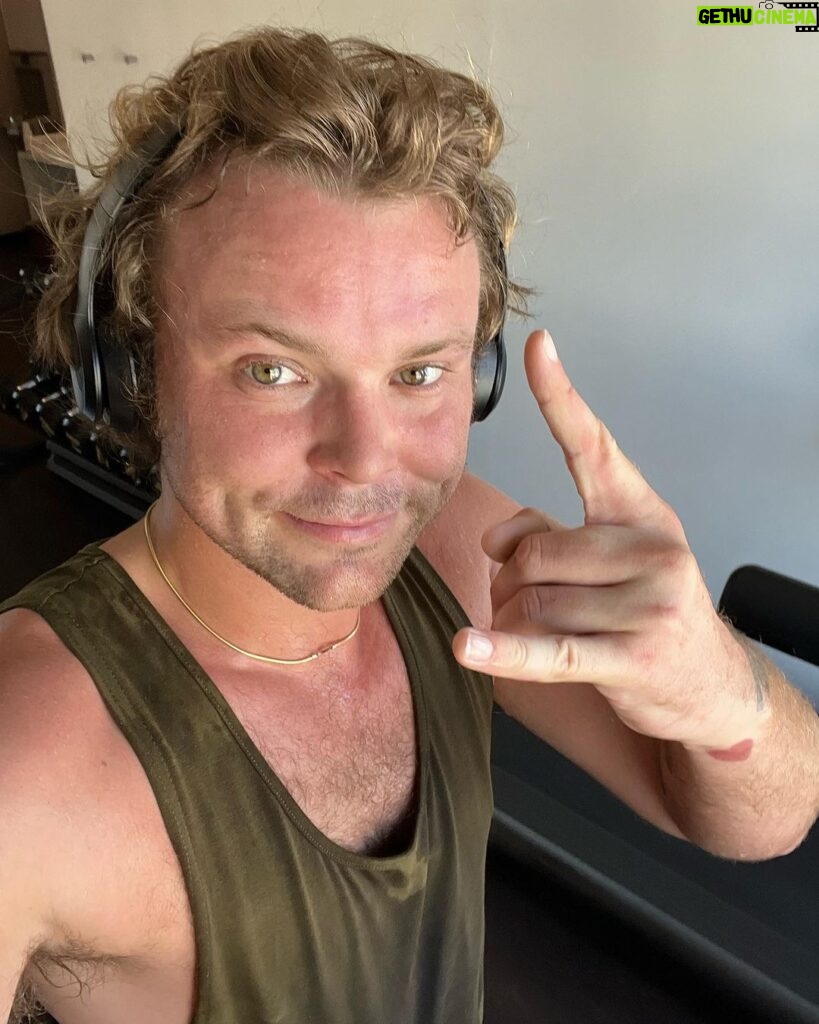 Ashton Irwin Instagram - Travelin light, seeing as much as god will let me, and keeping my mind right to deliver the best show on earth to our fans!!! see you tonight São Paulo!!! São Paulo, Brazil