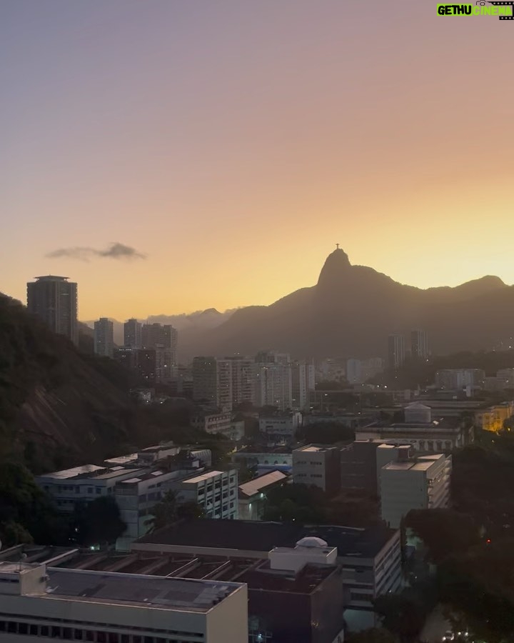 Ashton Irwin Instagram - we’re in Rio, Brasil! See you at the show! ✌️☀️❤️ @5sos