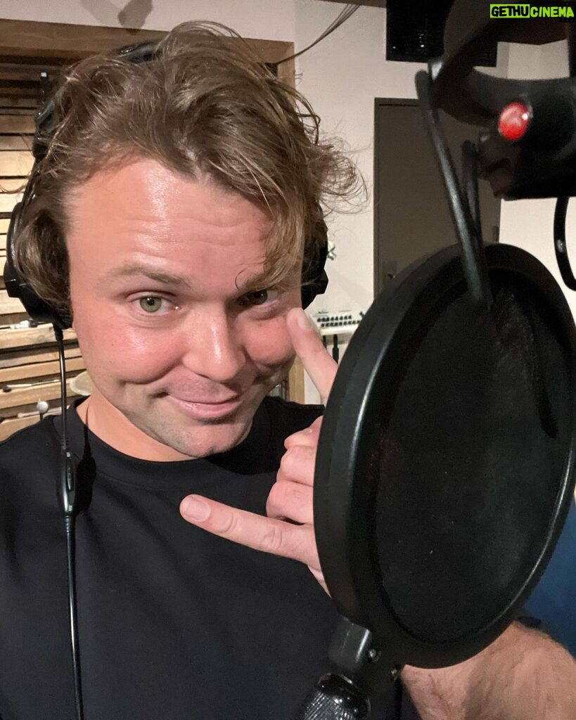 Ashton Irwin Instagram - Hello from the studio!!! …...My days are filled with a lot of change, a lot of travel, a lot of making new music and getting on track for a year or self betterment and creativity ❤ I spent the back end of last year with my family and I couldn’t be more grateful for those times with them after a few years in a row of touring. 🍻❤