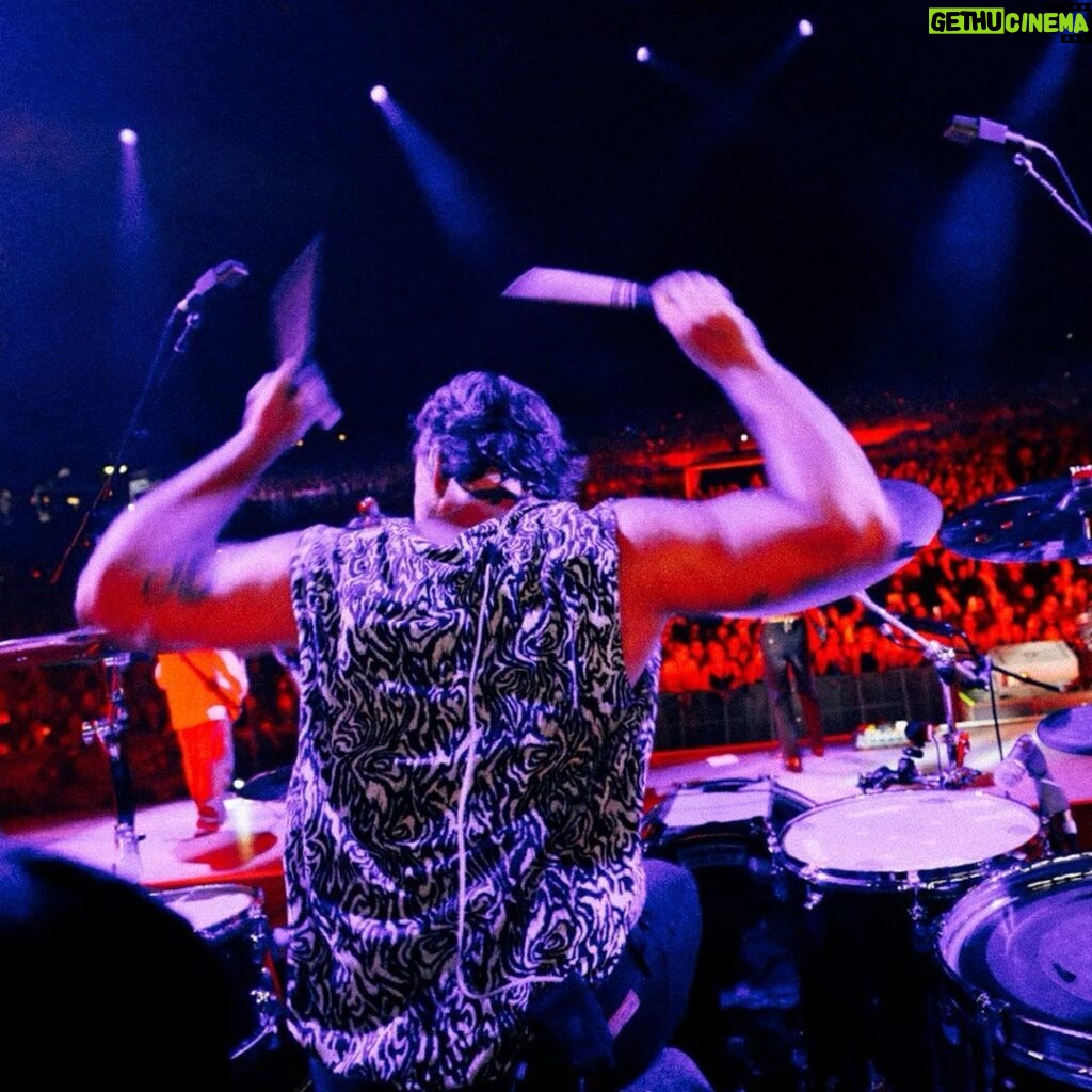 Ashton Irwin Instagram - Just a few shows left of this home country tour!!! lemme know if you’ve seen us in the comment section 🥰 @ryanfleming 📸 @5sos Australia
