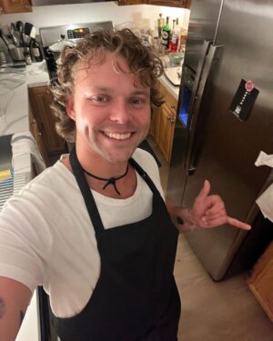 Ashton Irwin Instagram - Hello from the studio!!! …...My days are filled with a lot of change, a lot of travel, a lot of making new music and getting on track for a year or self betterment and creativity ❤️ I spent the back end of last year with my family and I couldn’t be more grateful for those times with them after a few years in a row of touring. 🍻❤️