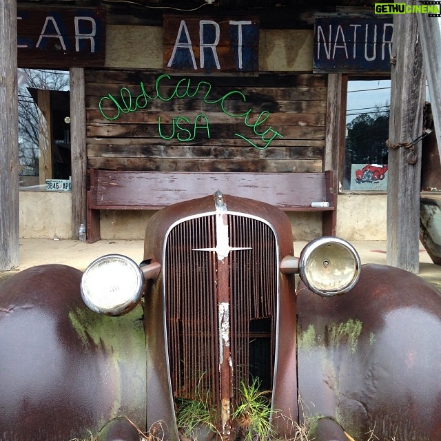 Ashton Kutcher Instagram - Old car city #usa #nofilter
