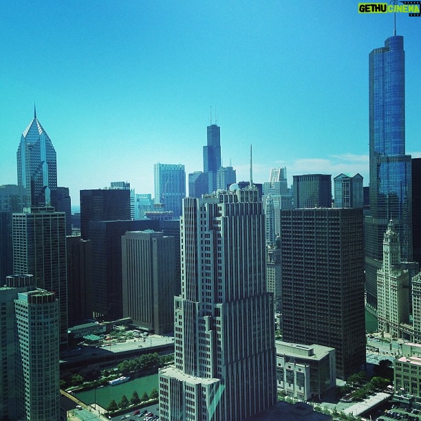 Ashton Kutcher Instagram - Good afternoon Chicago