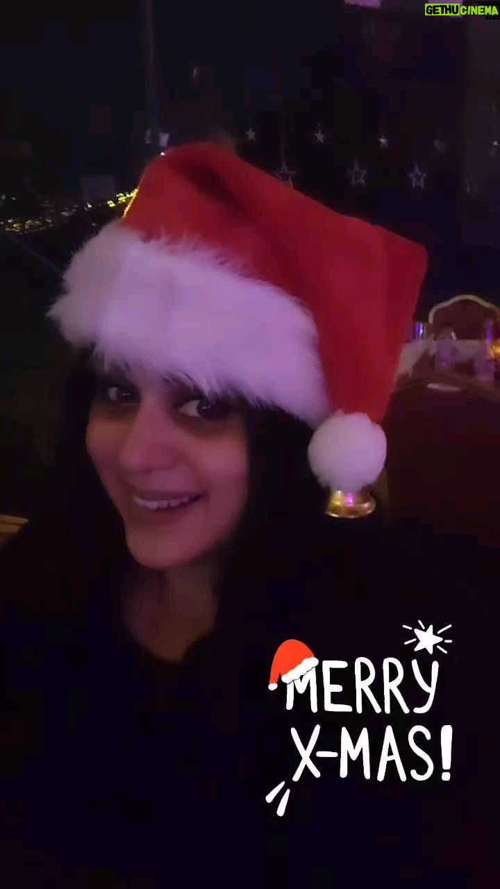 Aswathi Menon Instagram - 🎵🎶All the Jingle ladies🎵🎶 #merrychristmas #christmas2022 #allaboutlastnight #aswathimenon #lifeofanartist
