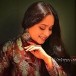 Aswathi Menon Instagram - #candidphotography #throwbackpic Photography - @selvan_poyya_09947237819 #lifeofanartist #aswathimenon