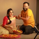 Aswathi Menon Instagram - #Throwback Mahilaratnam cover shoot with @vikas.vks.makeupartist and @sudhiar.hairandmakeup constantly ensuring my makeup and hair was on point. 💕