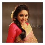 Aswathi Menon Instagram - ❇️ . . Photography @mahadevan_thampi Mua @vikas.vks.makeupartist Hair @sudhiar.hairandmakeup Styled @maalavikaah . . #photoshoot #fashionshoot #malayalamcinema #malayalamactress #malayalammovie #fabric #embroidery #instafashion #onam #saree #sareeblouse #lifeofanartist #aswathimenon