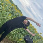 Atomu Mizuishi Instagram - ひまわり畑withスーパードライ 倒されてるひまわりwith ミー