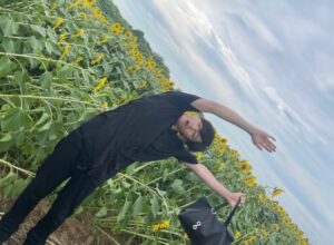 Atomu Mizuishi Instagram - ひまわり畑withスーパードライ

倒されてるひまわりwith ミー