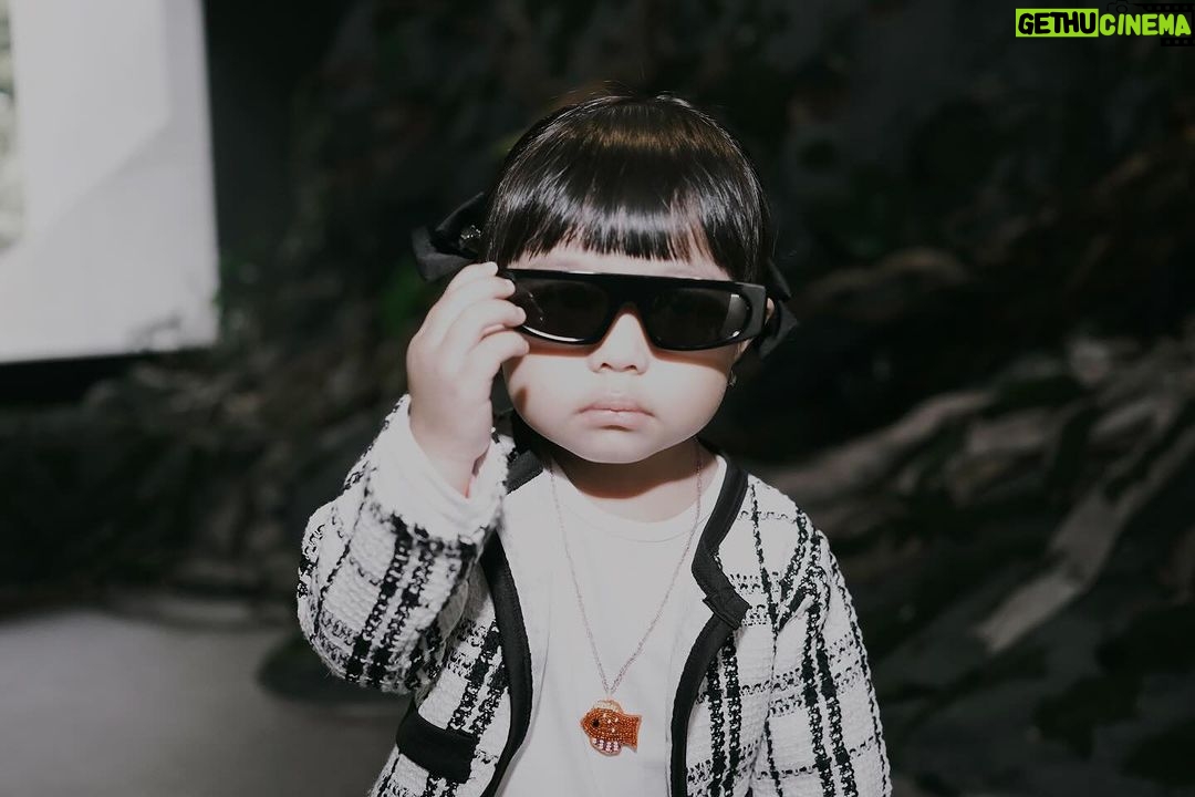 Atta Halilintar Instagram - eyyy wasssapppp 🫣 tas dari toko orenn