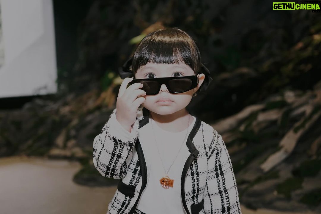 Atta Halilintar Instagram - eyyy wasssapppp 🫣 tas dari toko orenn