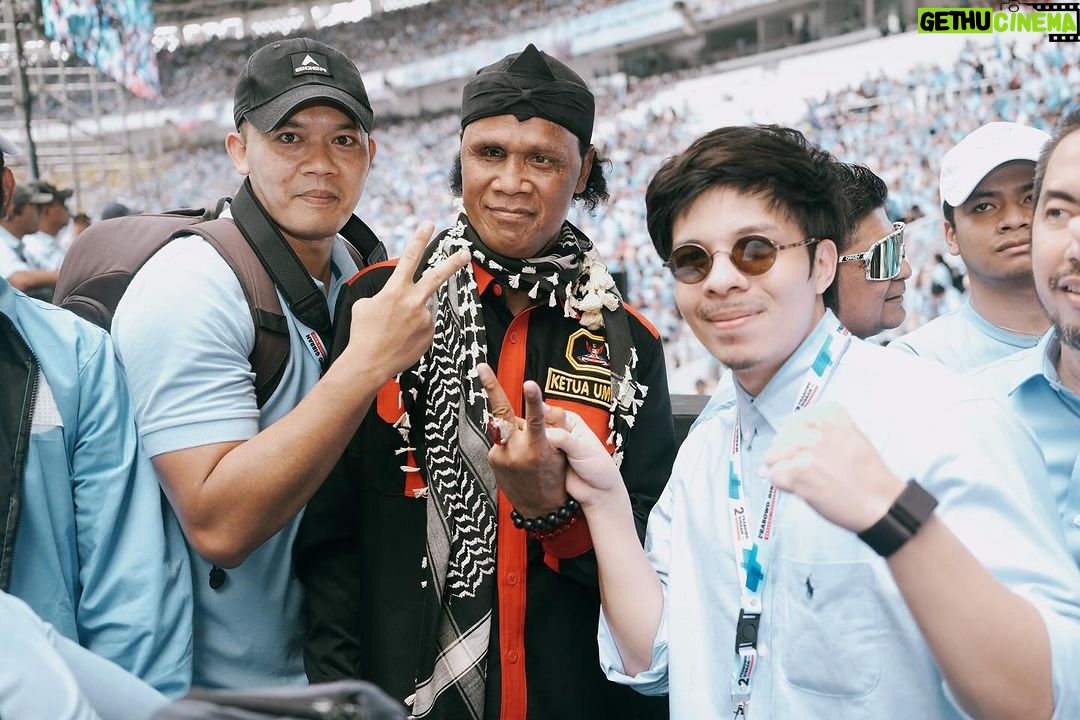 Atta Halilintar Instagram - Damai Indonesiaku 🇮🇩 peace 🖤🩵 Gunakan pilihan kita tgl 14 nanti✌🏻 indonesia negeriku