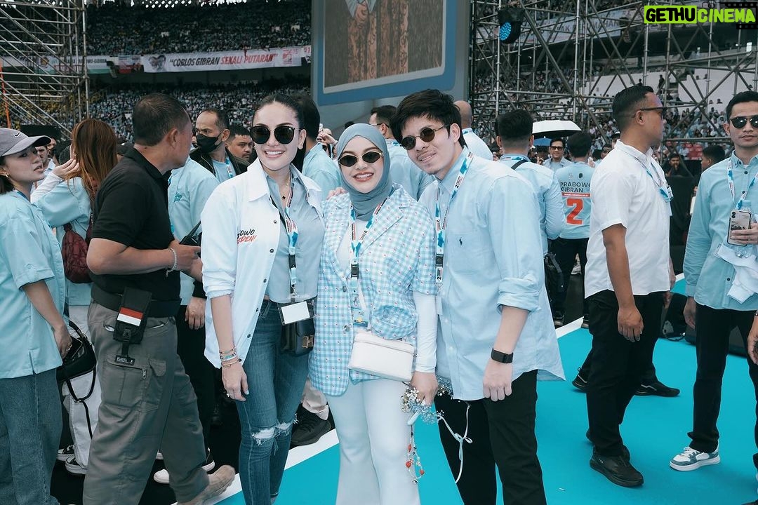 Atta Halilintar Instagram - Damai Indonesiaku 🇮🇩 peace 🖤🩵 Gunakan pilihan kita tgl 14 nanti✌🏻 indonesia negeriku