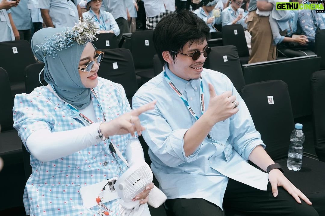 Atta Halilintar Instagram - Damai Indonesiaku 🇮🇩 peace 🖤🩵 Gunakan pilihan kita tgl 14 nanti✌🏻 indonesia negeriku