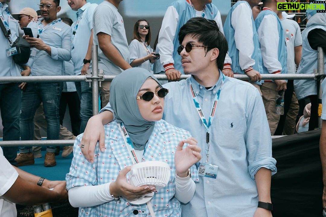 Atta Halilintar Instagram - Damai Indonesiaku 🇮🇩 peace 🖤🩵 Gunakan pilihan kita tgl 14 nanti✌🏻 indonesia negeriku