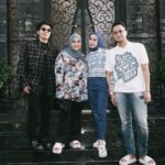 Atta Halilintar Instagram - Dikejar2 Dept Collector. Terus jadi pengusaha Sukses?! GREBEK Rumah Istana Pengusaha Skincare NOW at youtube AH.