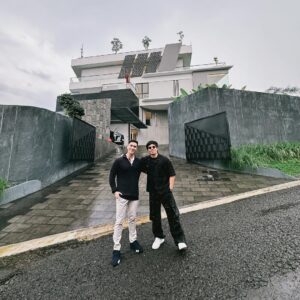 Atta Halilintar Instagram - Rumah barunya bro kitee! siapa nih ibu rumahnya???
New grebek rumah besok!