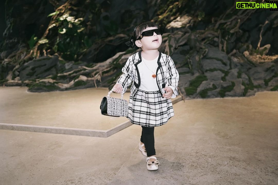 Atta Halilintar Instagram - eyyy wasssapppp 🫣 tas dari toko orenn