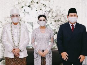 Atta Halilintar Instagram - Sejak 2014 sudah mengidolakan bapak..
Terima kasih pak sudah mau menjadi saksi nikah kami di thn 2021.. 
di thn 2024 ini Insya Allah bapak memimpin negri ini selanjutnya 😇🩵