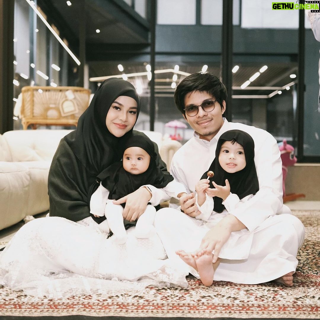 Atta Halilintar Instagram - Malam jumat menyambut isra miraj 🖤 menuju bulan sucii