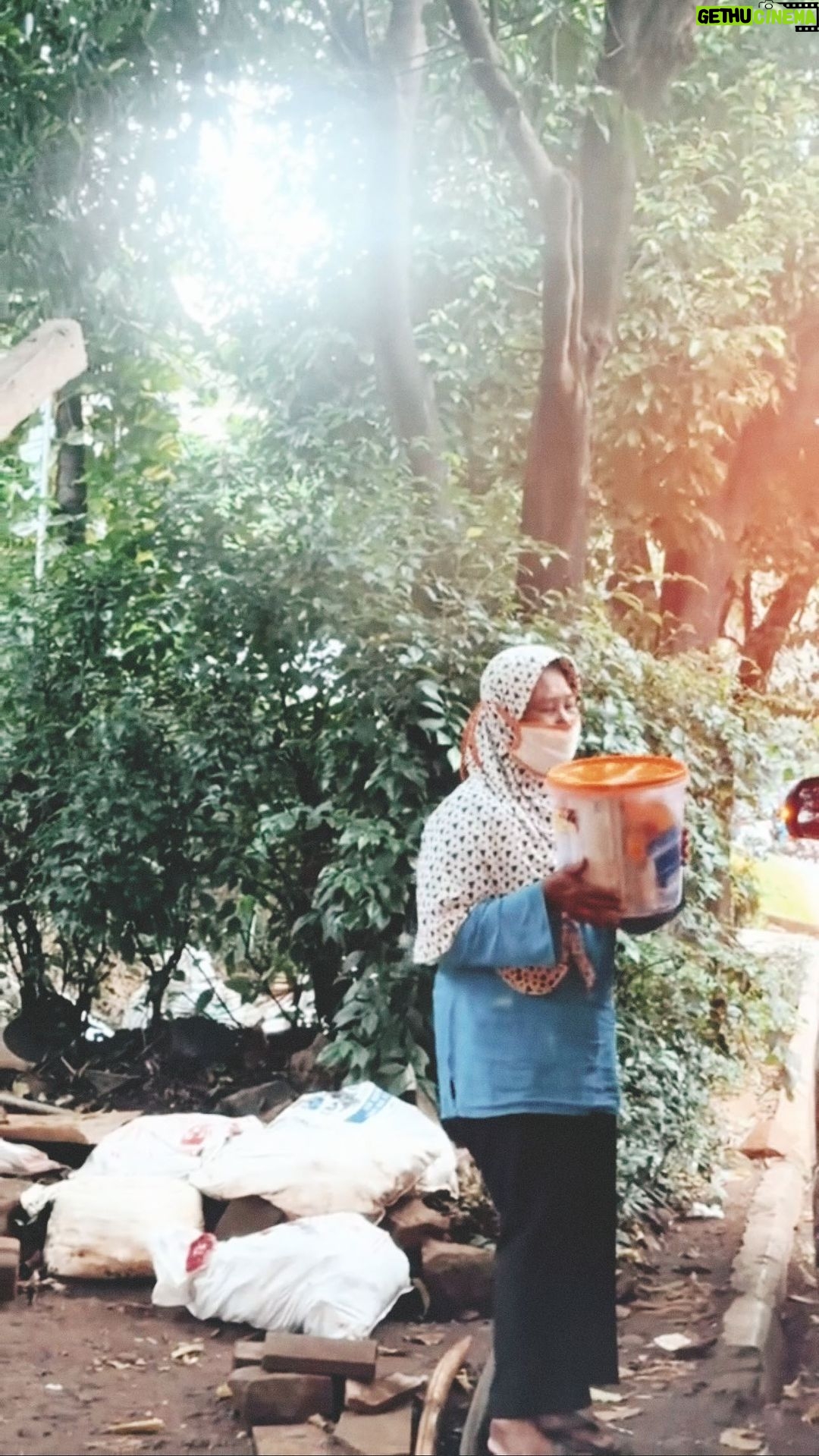 Atta Halilintar Instagram - kamu butuh apa? #JumatBerkah