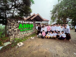 Atta Halilintar Instagram - 🥹Pesantren @ahhabinaumma + Masjid. Semua pembangunan & perbaikan hampir rampung 85 % 🖤 AULA, Tempat belajar, Masjid, Toilet, Tempat Mandi, Kelas2 tambahan dll. Tinggal pengeboran air dan toilet masjid. Semoga jadi tempat untuk anak2 santrii semangat belajarnya ya.. Besar harapan jadi bermanfaat buat agama, bangsa, negara 🇲🇨🖤
Tepat di hari Maulid nabi saw