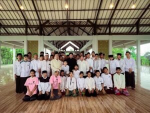 Atta Halilintar Instagram - 🥹Pesantren @ahhabinaumma + Masjid. Semua pembangunan & perbaikan hampir rampung 85 % 🖤 AULA, Tempat belajar, Masjid, Toilet, Tempat Mandi, Kelas2 tambahan dll. Tinggal pengeboran air dan toilet masjid. Semoga jadi tempat untuk anak2 santrii semangat belajarnya ya.. Besar harapan jadi bermanfaat buat agama, bangsa, negara 🇲🇨🖤
Tepat di hari Maulid nabi saw